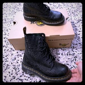 Doc Martens 8 eye croc
